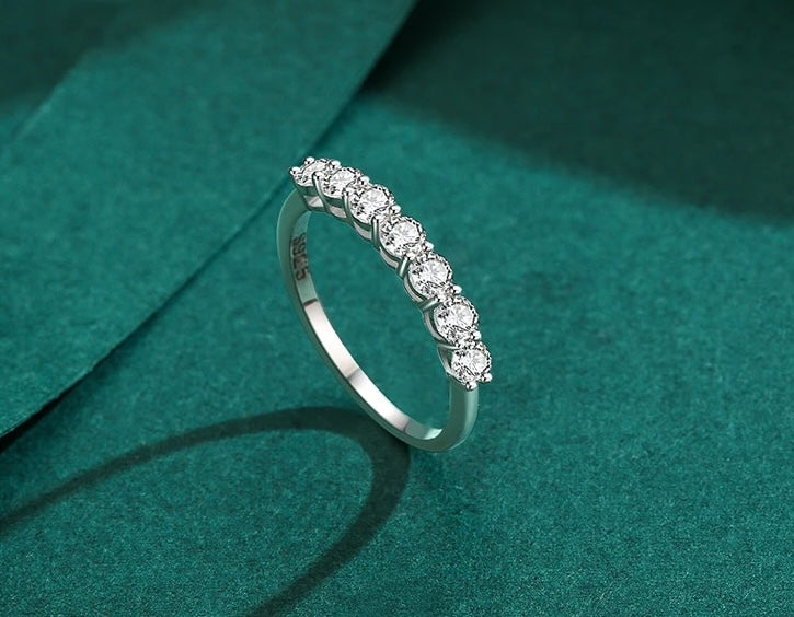 Mia | Round Band Ring