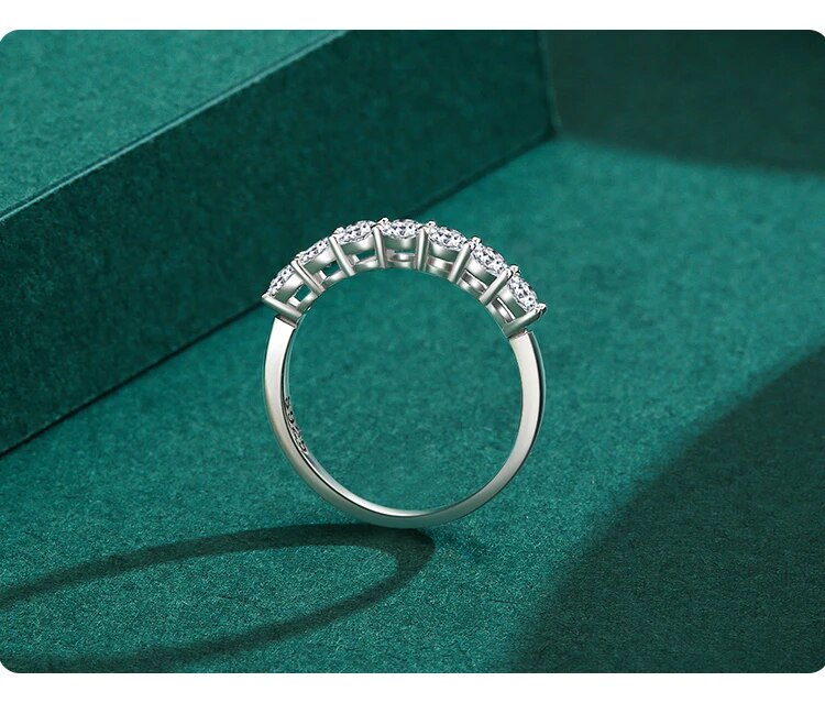 Mia | Round Band Ring