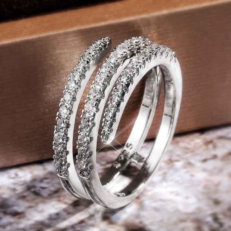 Caroline | Spiral Pave Ring